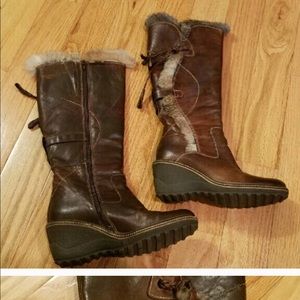 Wedge boot fir trim